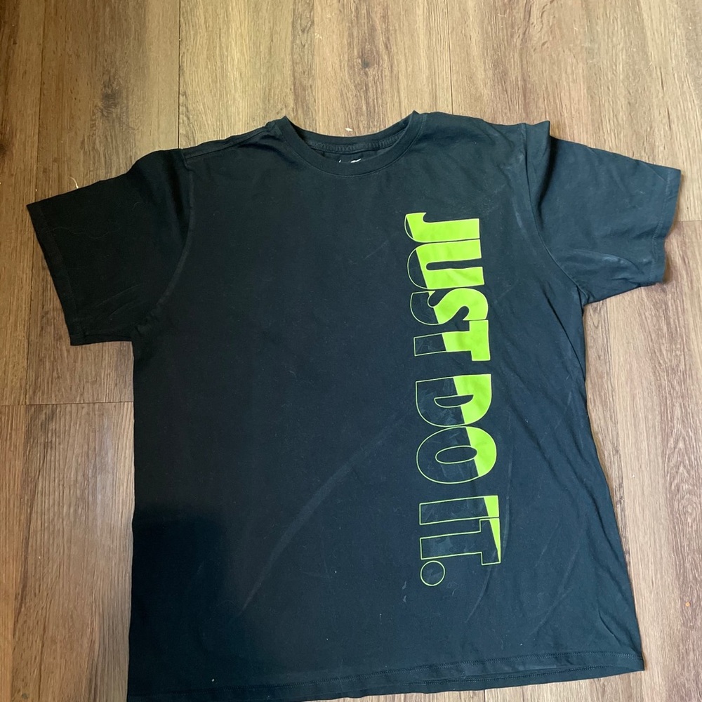 Men’s Nike shirt